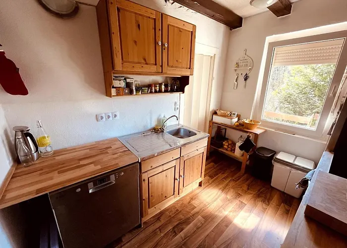 Ruhiges Haeuschen Am Wald Mit Kamin, Terrasse